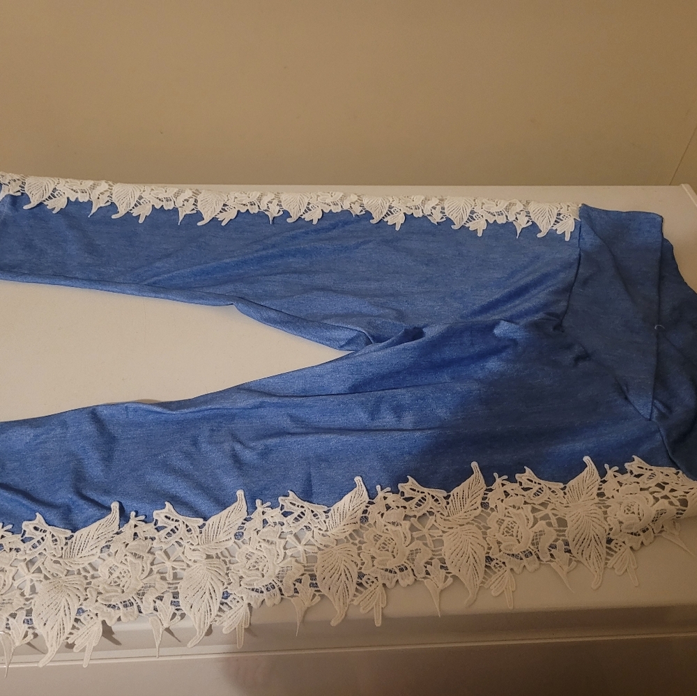 Laced Capri - Picture 2 of 2